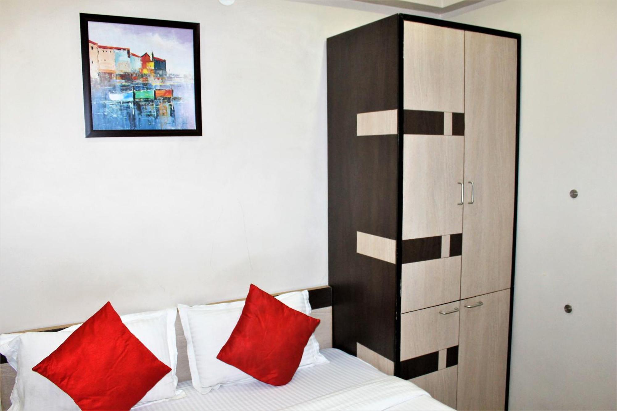 Reliable Inn Калькутта Экстерьер фото