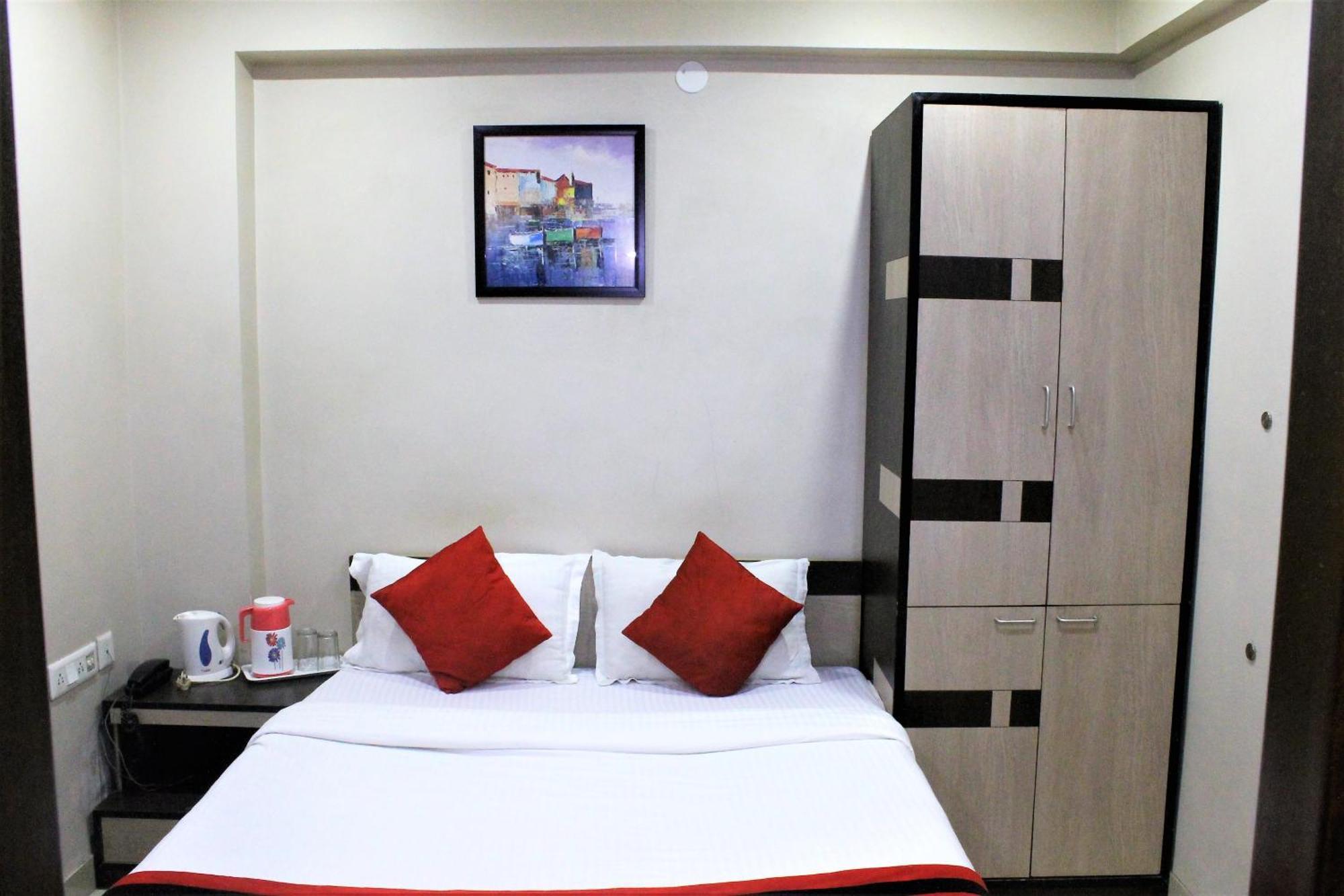 Reliable Inn Калькутта Экстерьер фото
