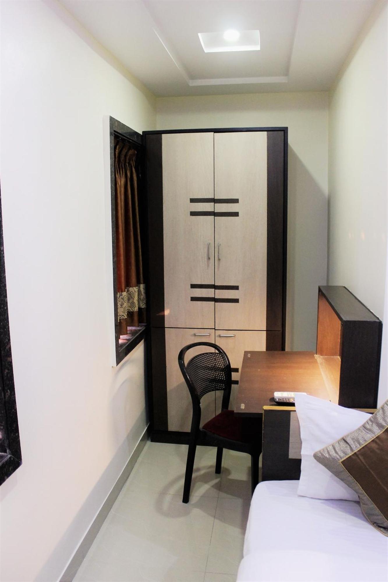 Reliable Inn Калькутта Экстерьер фото