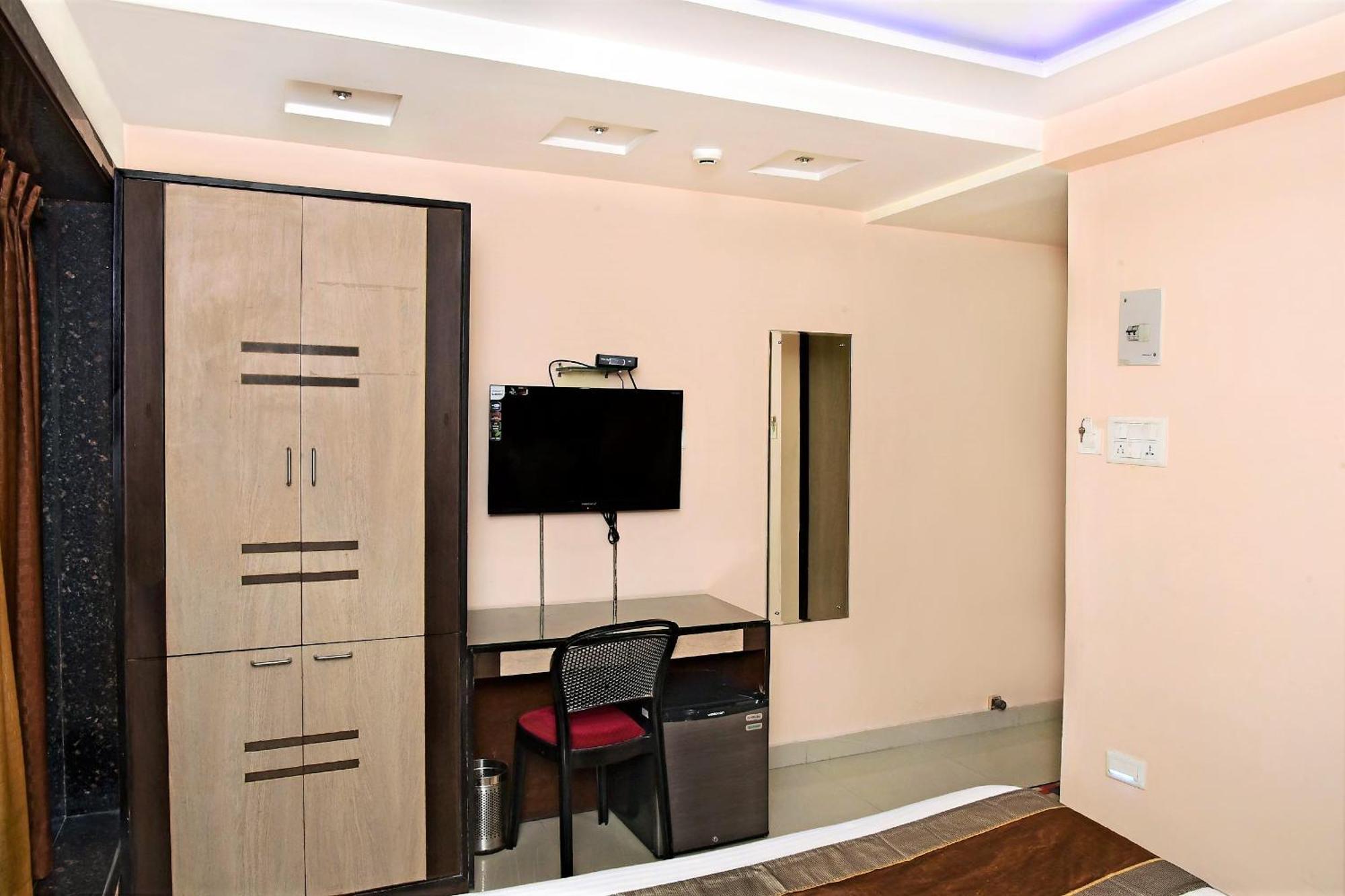 Reliable Inn Калькутта Экстерьер фото