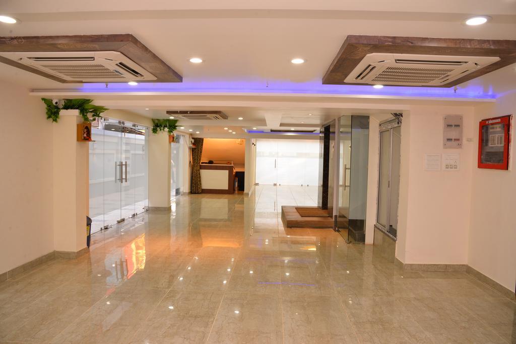 Reliable Inn Калькутта Экстерьер фото