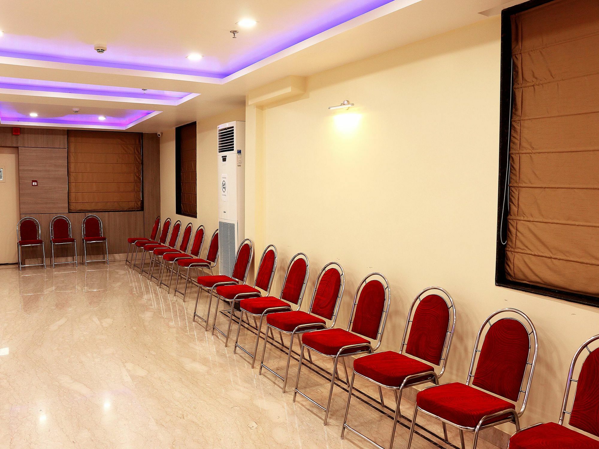 Reliable Inn Калькутта Экстерьер фото
